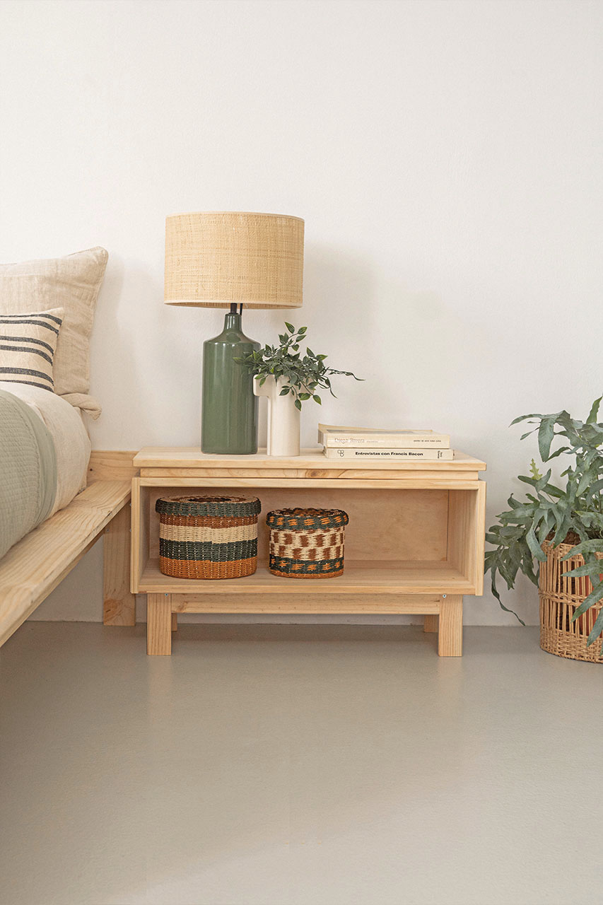 Imagen de ambiente 1 para:Mesita de noche de madera natural y ecol&oacute;gica